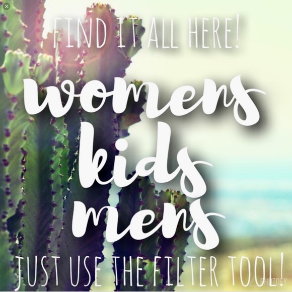 Welcome to my closet! 📦 - Picture 4 of 8